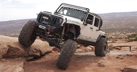 15 Mighty 4x4 SUVs That Can Climb A Mountain