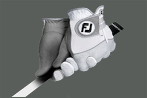 What are the best golf gloves for sweaty hands? - Art of the Bogey