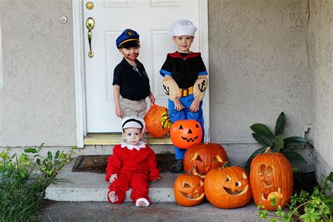 Popeye Family Costumes | Popeye costume, Olive oyl costume, Popeye and olive