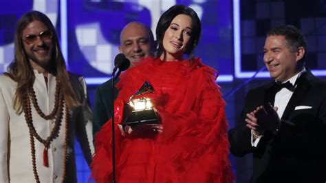 Kacey Musgraves, la triunfadora de los Grammys, estrena 'Rainbow', su ...