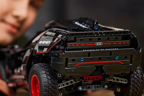 LEGO Technic Rolls Out Audi RS Q e-tron Set | HiConsumption