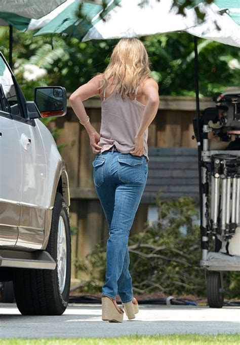 JENNIFER ANISTON in Jeans on the Set of Were the Millers in Wilmington ...