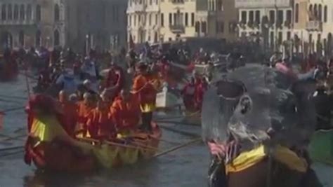 Gondolas wind through Venice for carnival - Good Morning America