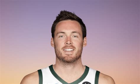 Pat Connaughton, Bucks agree to contract extension | HoopsHype