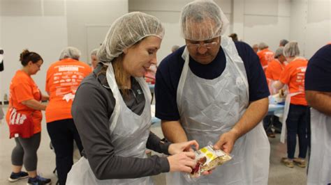 United Way Volunteers Package 20,000 Meals - Business Journal Daily | The Youngstown Publishing ...