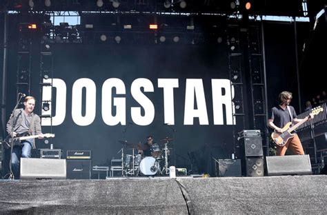 Keanu Reeves reunites with Dogstar band at music festival - ABC News