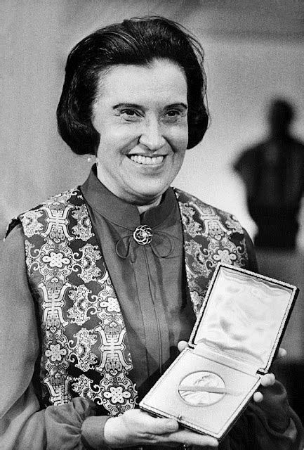 Rosalyn Sussman Yalow, Nobel de Fisiologia ou Medicina, 1977