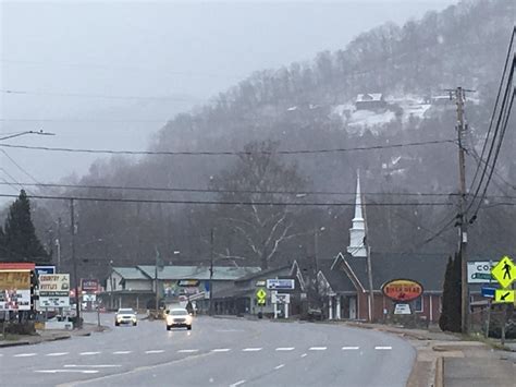 Sunday snow is good news for some Maggie Valley businesses | WLOS