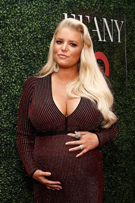 Jessica Simpson pregnancy pains: swollen feet, sciatica, bronchitis