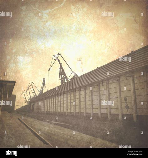 Cranes At Commercial Dock Stock Photo - Alamy