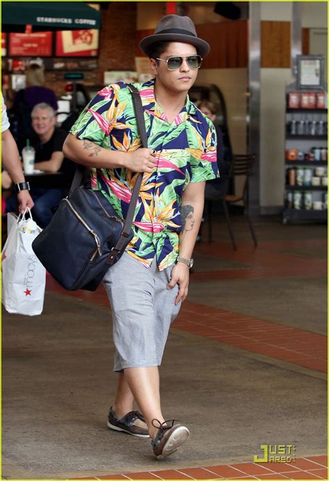 Bruno Mars: Aloha Hawaii!: Photo 2505609 | Bruno Mars Pictures | Just Jared