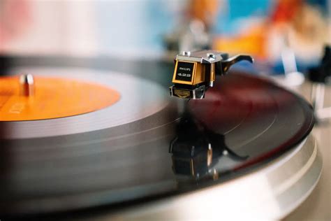 How to Use a Record Player Properly Without Damaging Records - Sound ...