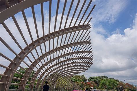 Gedung Perkantoran Modern Dengan Struktur Pencakar Langit Rumah Langit Biru Foto Latar belakang ...