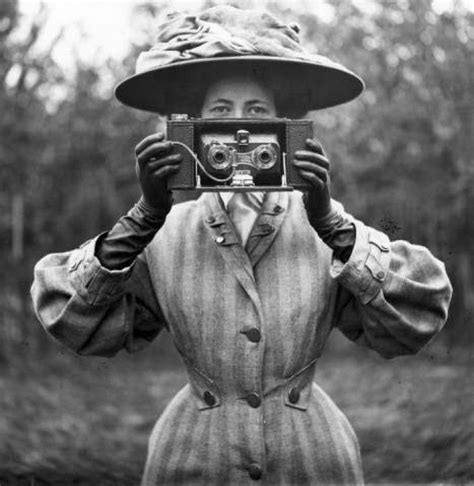 Stereoscopic photography. Back in time… Back to the future. | Vintage photos women, Vintage ...