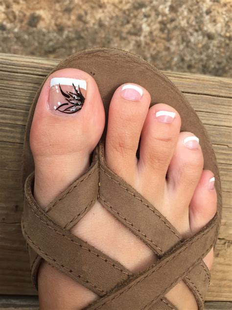 French tip summer pedicure design | Pedicure designs toenails, Pedicure ...