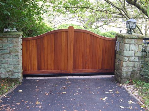 Feminine Building A Wood Sliding Gate For Wood Gate | Wooden gates ...