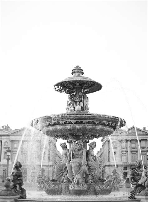 Fountain Paris - Entouriste