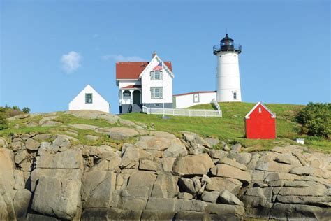 York Harbor, Maine | An Art and Travel Destination With Surf, Turf and Art | New england fall ...