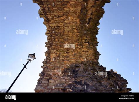 Inside roman arch, Pevensey castle Stock Photo - Alamy