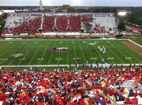 NIU tries cash prizes to lure students to football games - Chronicle Media