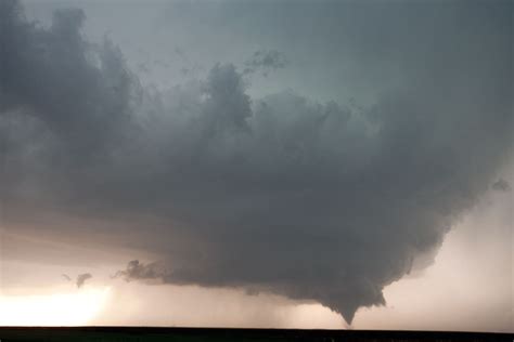 A ‘dryline’ is triggering severe weather in the Plains. Here’s what ...