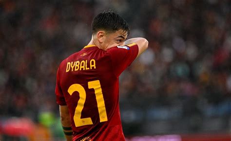 Roma: le lacrime di Dybala dopo la sconfitta in finale di Europa League con il Siviglia