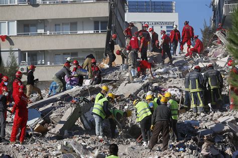 Rescuers dig for Turkey earthquake survivors as death toll climbs