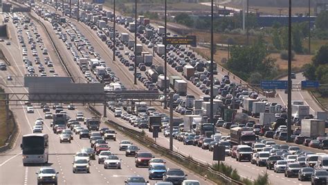 Busiest highway in the world. (Hwy 401 Ontario, Canada) : r/UrbanHell