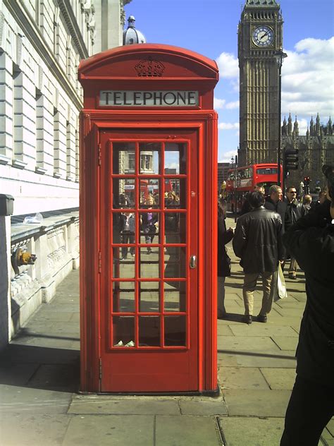 File:English-telephone-box.JPG