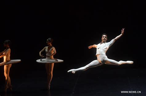 German ballet dancers perform 'Faust II' in Beijing[3]- Chinadaily.com.cn