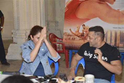 Salman Khan, Anushka Sharma at Sultan press meet in panvel on 15th July ...