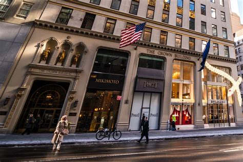 Shopping on New York's Famous 5th Avenue