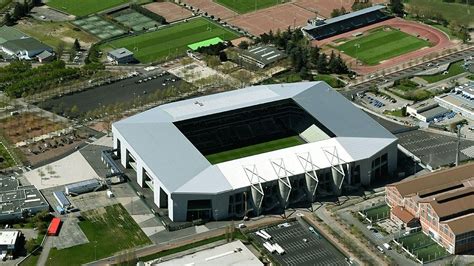 Stade Geoffroy Guichard (Saint-Étienne, 42 mil pessoas, estádio de 1931 ...