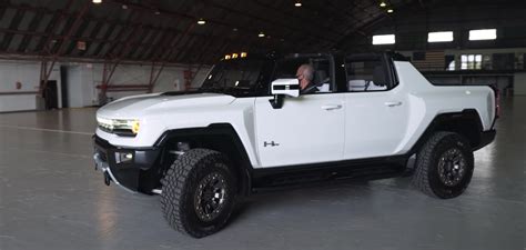 Closer look at the GMC Hummer EV electric pickup truck - Electrek