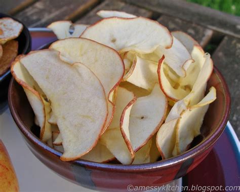 A Messy Kitchen: Dehydrated Apple Chips