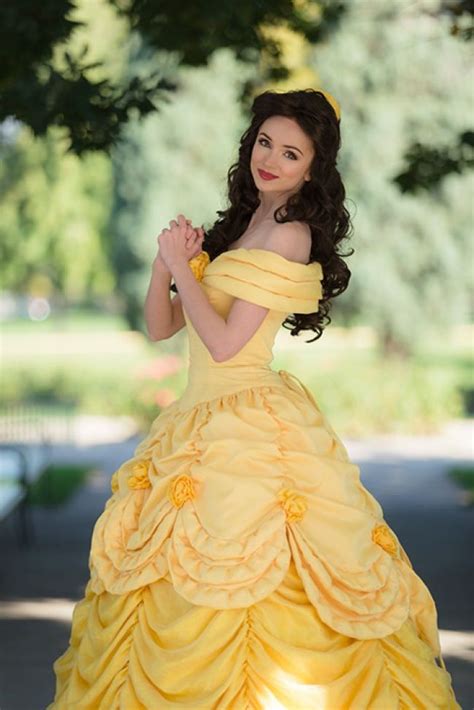 This wonderful woman dresses up as Disney princesses to volunteer at children’s hospitals ...