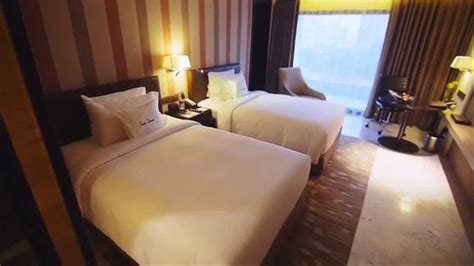 DoubleTree by Hilton Sukhumvit Bangkok hotel - Deluxe Rooms - YouTube