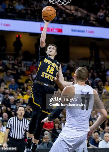 Guard Austin Reaves Photos and Premium High Res Pictures - Getty Images