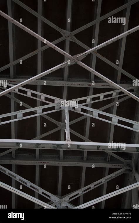 Underside of bridge hi-res stock photography and images - Alamy