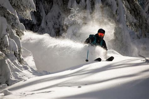 Learn About Off-Piste Skiing Risk And Safety Tips | Snowbomb