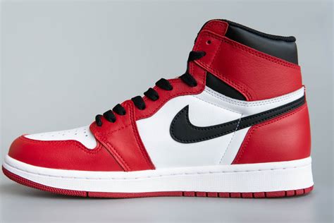 Jordan 1 Retro Chicago Red