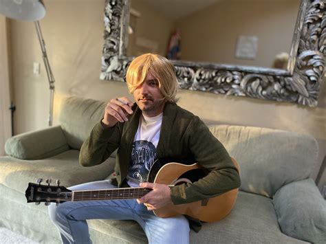 Kurt Cobain | Nirvana unplugged, Kurt cobain, Nirvana