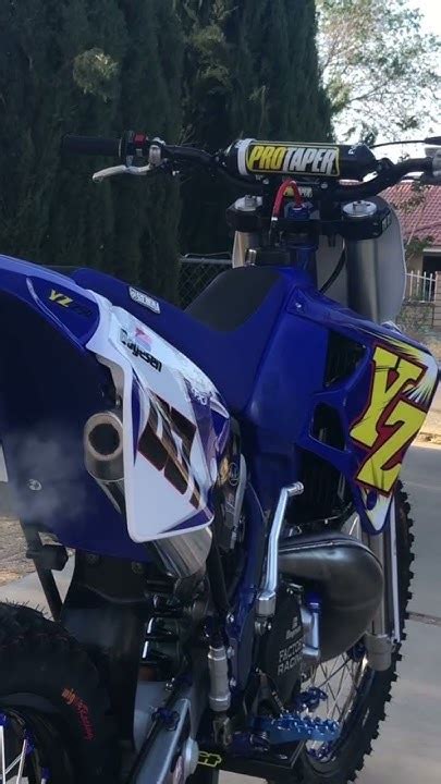 Yamaha YZ250 2 stroke sound check - listen to this 24 year old dirt ...