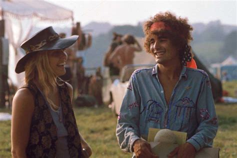 Stunning photos depicting the rebellious fashion at Woodstock, 1969 ...