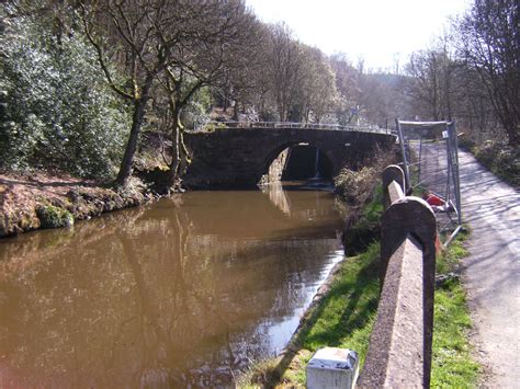 Martys` walks: Hebden Bridge to Stoodley Pike - 5 miles. Winja Walk.