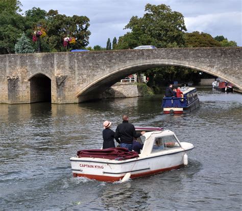 Thames Boating | Thames boat hire | River Thames Guide