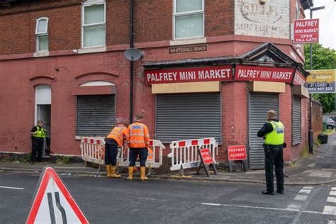 Cops enter Walsall house close to where man, 47, was stabbed in 'group attack' - Birmingham Live