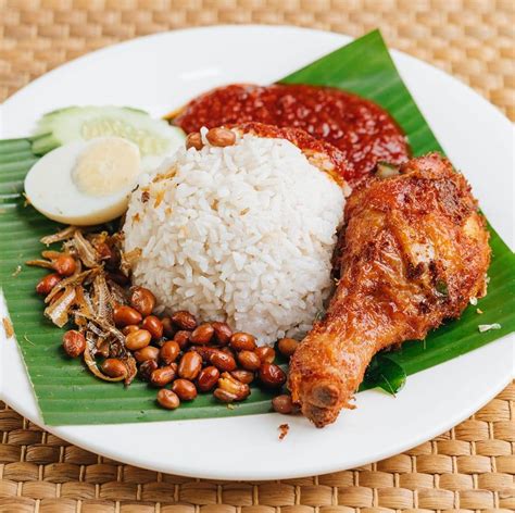 Nasi Lemak Premium - Ayam Goreng Berempah