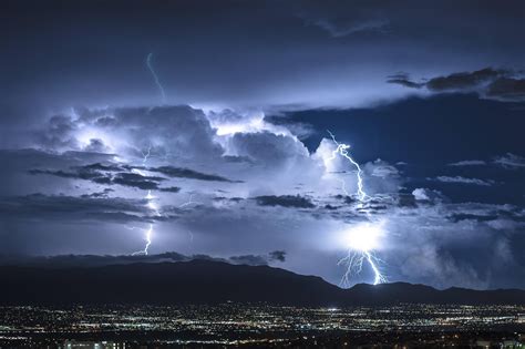 Lightning over the Sandia Mountains in Albuquerque New Mexico. : r/Lightning