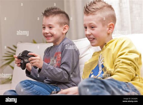 two kids playing video games Stock Photo - Alamy